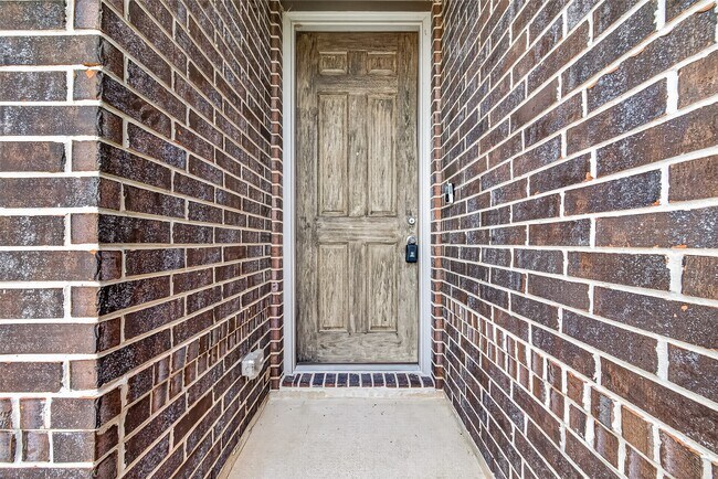 Foto del edificio - 2118 Katalonia Ln