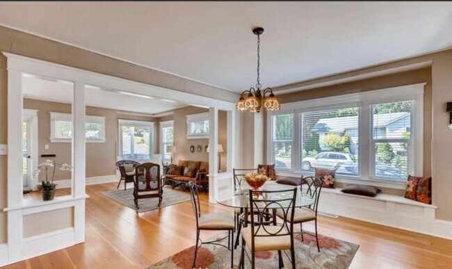 Foto del edificio - Welcome Home 3b/2ba Craftsman - West Seattle