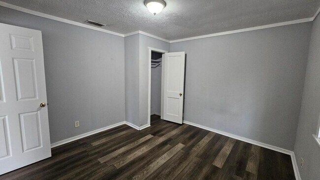 Foto del edificio - 2103 Lambert St