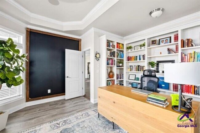 Foto del edificio - 5 Bedrooms!!