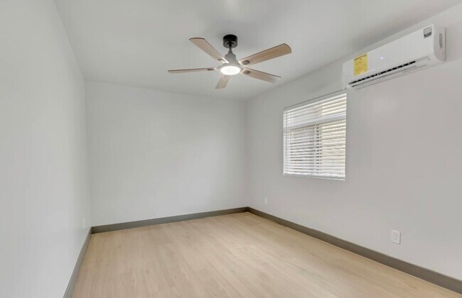 Unidad 1 - Interior - 13754 Rosedale Hwy