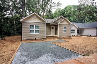 Building Photo - 2634 Kenhill Dr