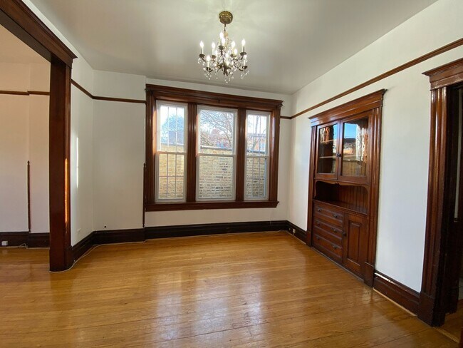 Building Photo - 3906 N Ashland Ave