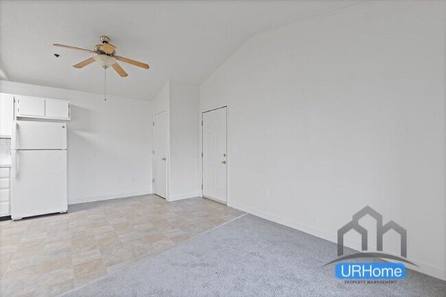 Interior Photo - 120 SE 143rd Ave