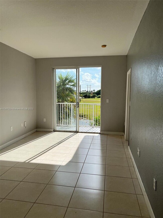 Foto del edificio - 17630 NW 73rd Ave