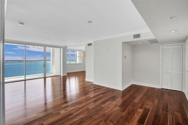 Building Photo - 800 Claughton Island Dr
