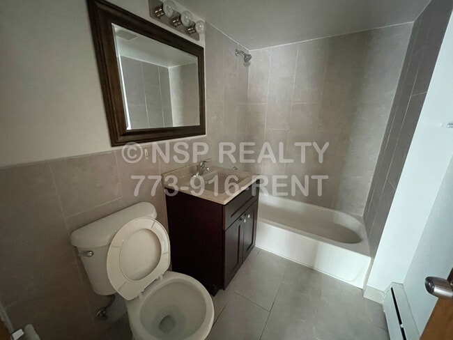 Building Photo - 1004 S River Rd