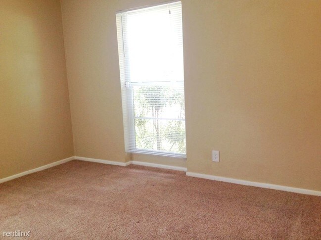 Building Photo - 2205 E River Dr