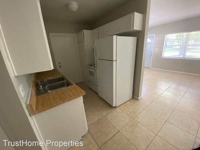 Building Photo - 2 br, 1 bath House - 3013 E Central Boulevard