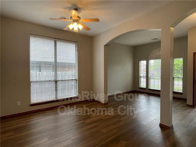 Foto del edificio - 904 Oak Creek Dr