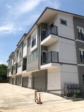 Building Photo - 2729 Weisenberger St