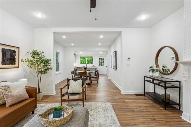 Foto del edificio - 698 Garibaldi St SW