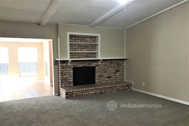 Building Photo - 5004 Stanley Dr