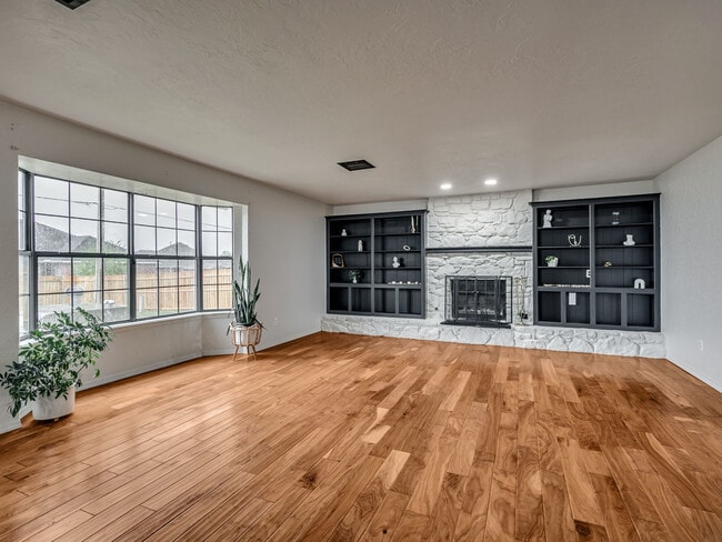 Living Room - 5301 SE 82nd St