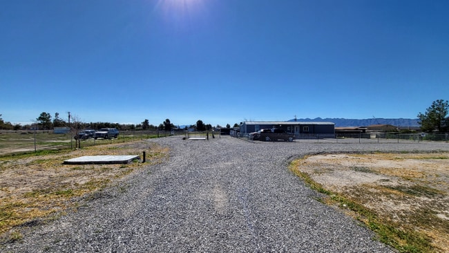 Building Photo - 1611 E Gamebird Rd