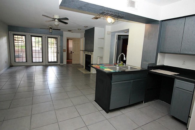 Building Photo - 16800 Sugar Pine Dr