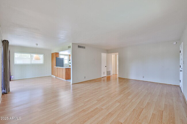 Foto del edificio - 6544 N 12th St