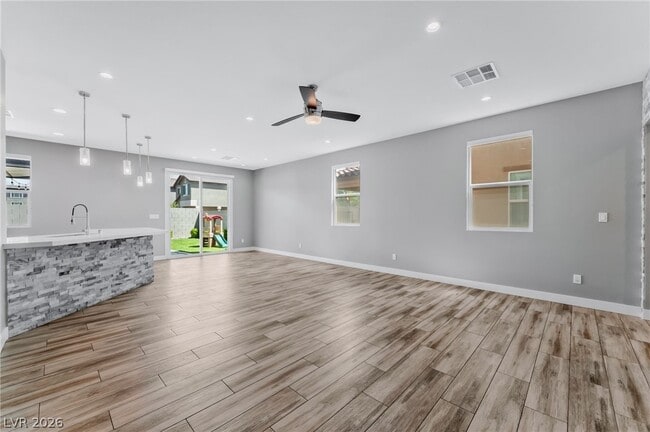 Building Photo - 8668 Halcon Ave