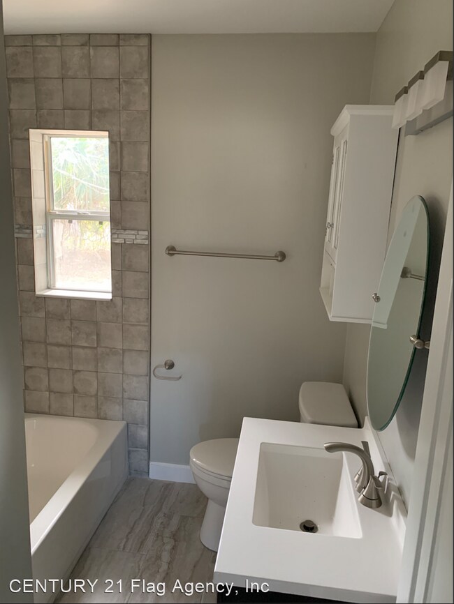 Building Photo - 3 br, 1 bath House - 211 Garnet Ave.