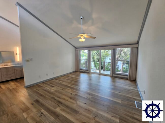 Building Photo - 4717 N Lakewood Dr