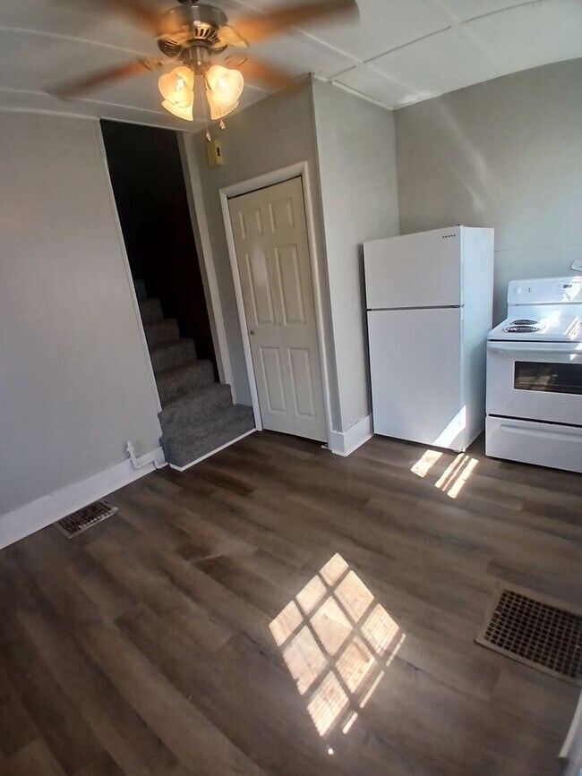 Foto del edificio - 1719-1719 1/2 W Adams St