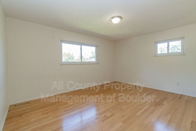 Building Photo - 1530 Ithaca Dr