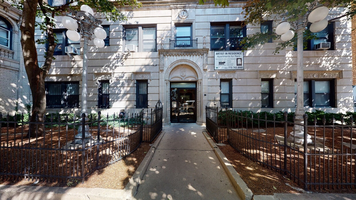 Primary Photo - 6165 N Winthrop Ave