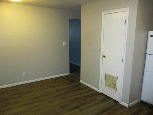 Foto del edificio - 710 Golfcrest Rd N