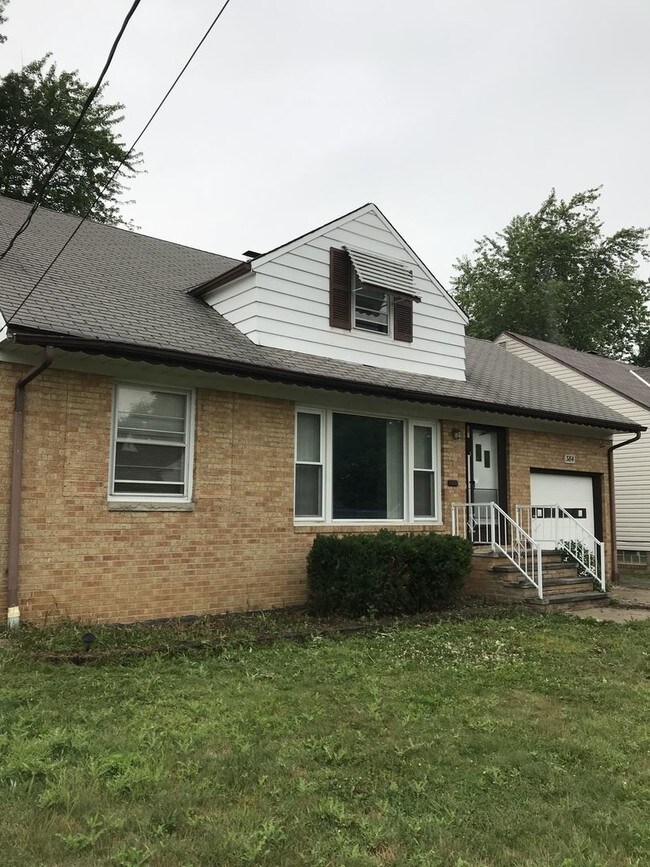 Building Photo - 3 br, 1 bath House - 384 Halle Dr