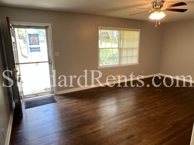 Foto del edificio - 2733 Shelley Ln