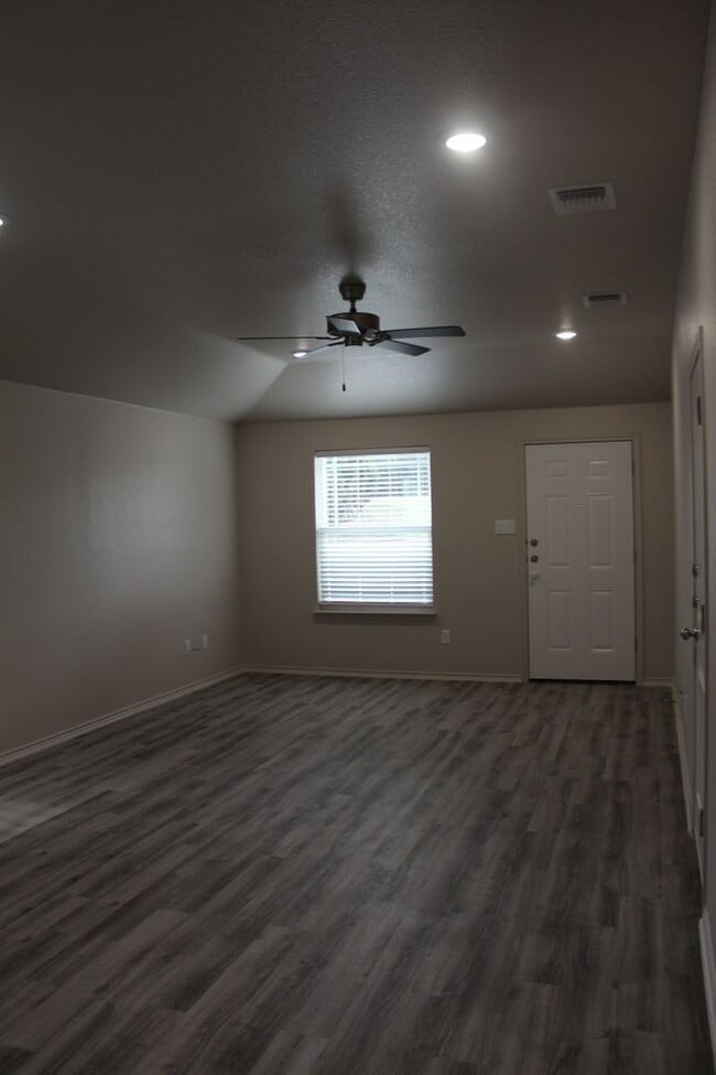Building Photo - 2420 FM 1113