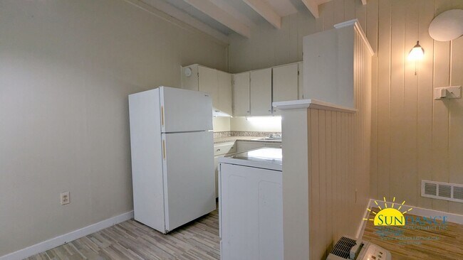 Building Photo - Cozy 1 Bedroom Florida Cottage! Near Ferry...
