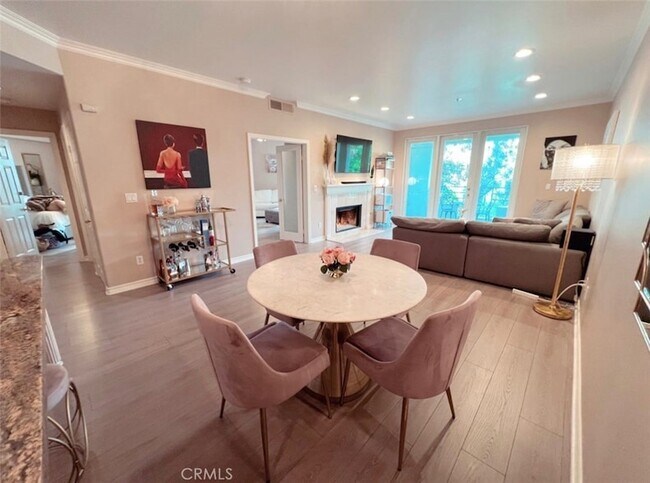 Building Photo - 2233 Martin