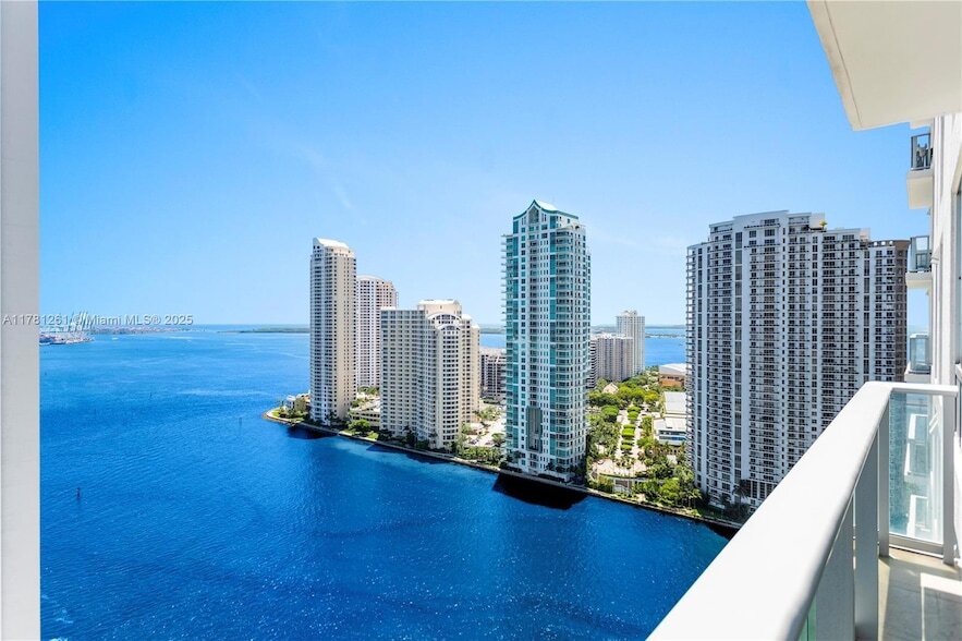 Photo - 300 S Biscayne Blvd
