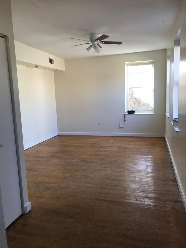 Building Photo - 708 S 19th St