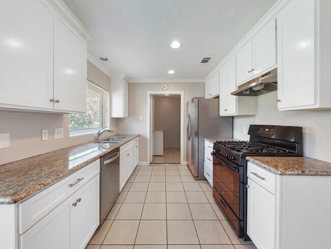 Foto del edificio - 1115 W 31st St
