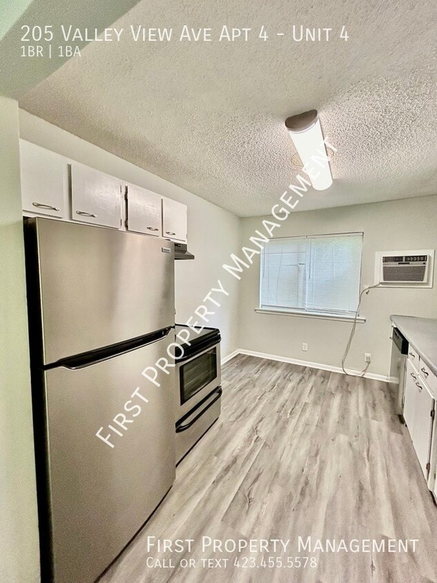 205 Valley View Ave Unit 4, Red Bank, TN 37415 Room for Rent in Red