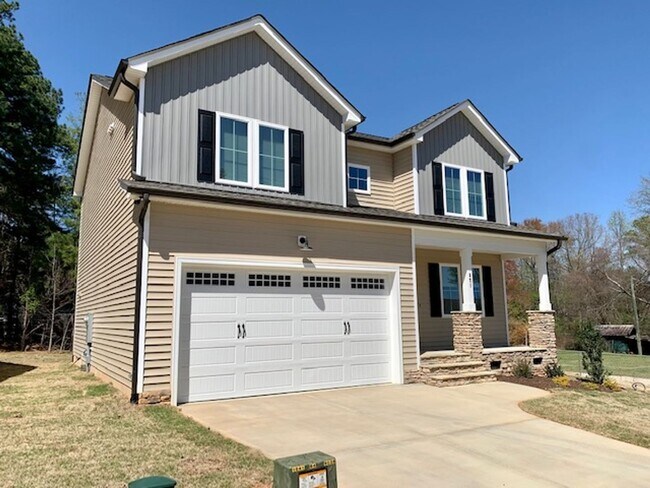 Building Photo - 821 Trinity Pk Dr
