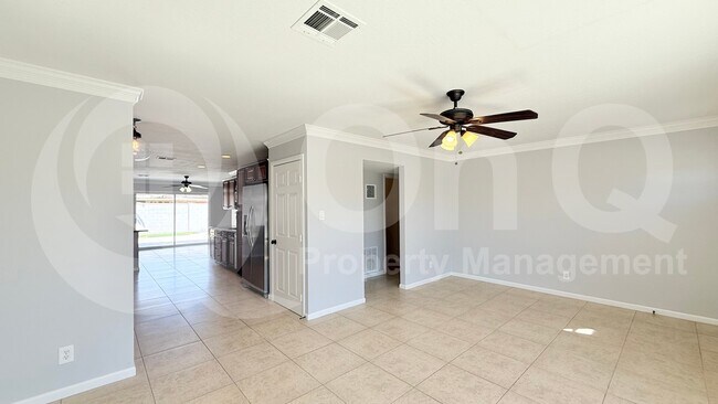 Foto del edificio - 8608 E Vernon Ave