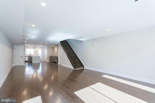 Building Photo - 2448 Frankford Ave