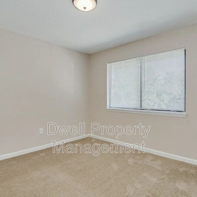 Building Photo - 3510 Woodlake Rd