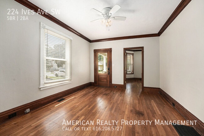 Foto del edificio - 224 Ives Ave SW