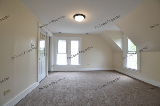 Building Photo - 407 Herkimer St