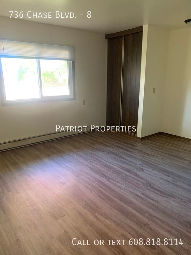 Building Photo - 1 bedroom/ 1 bath apartment in Sun Prairie...