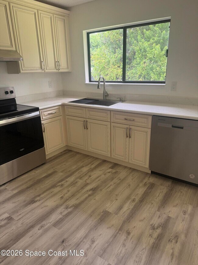 Foto del edificio - 1418 Paley Cir SE