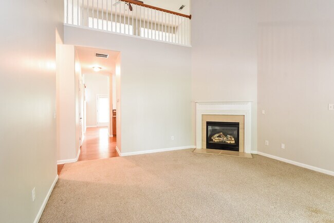 Building Photo - 6292 Colonial Vw