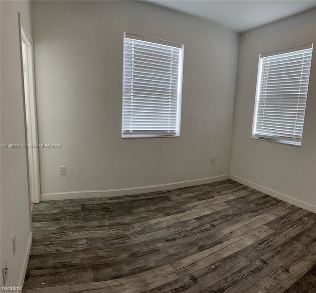 Building Photo - 3 br, 2.5 bath House - 112 SE 28th Ter Uni...