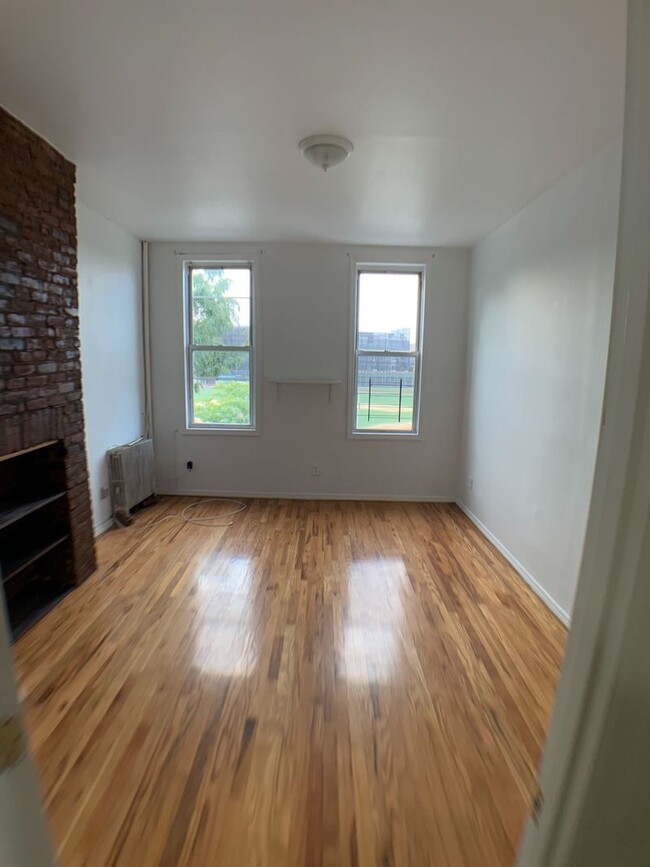 Building Photo - 256 Stagg St