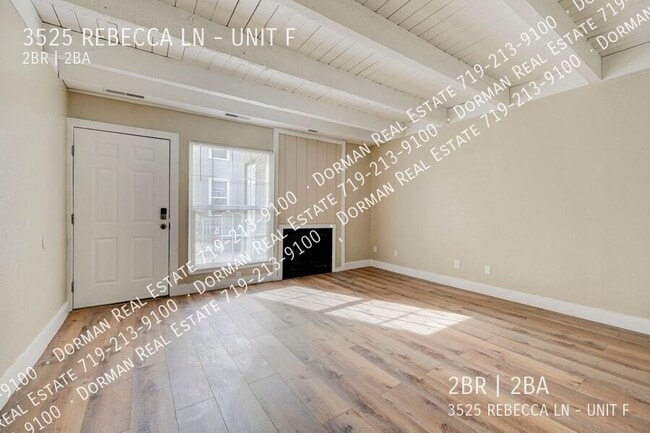 Foto del edificio - 3525 Rebecca Ln