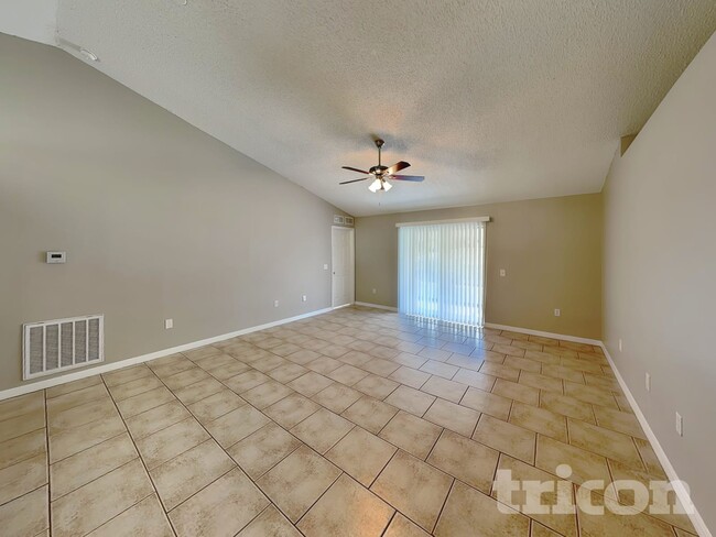 Building Photo - 521 Cloudcroft Dr